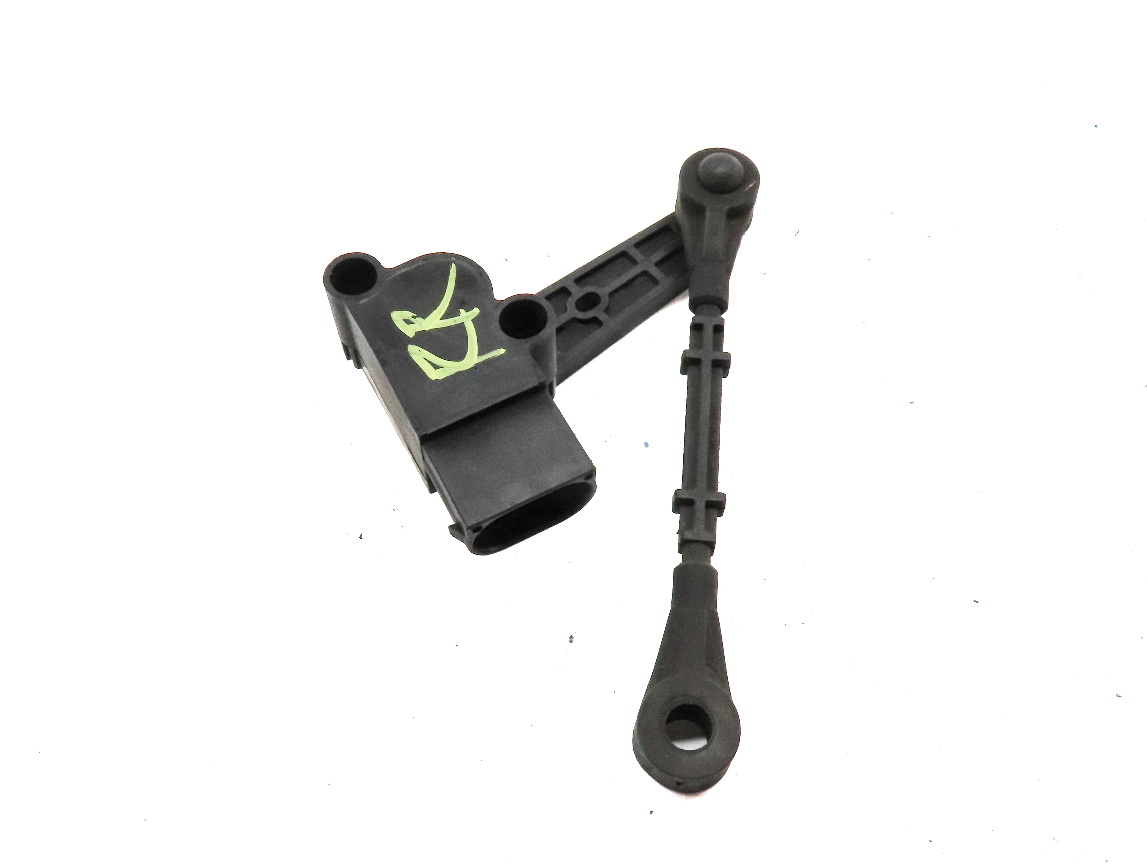 2014 LAND RANGE ROVER (L405) REAR RIGHT PASSENGER SUSPENSION HEIGHT LEVEL SENSOR — exact item pictured
